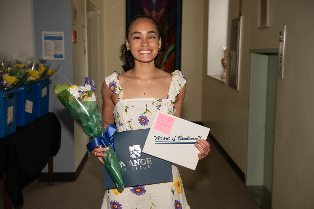 MANOR STUDENT-ATHLETES RECEIVE HONORS AT COLLEGE'S ACADEMIC CONVOCATION AWARDS CEREMONY