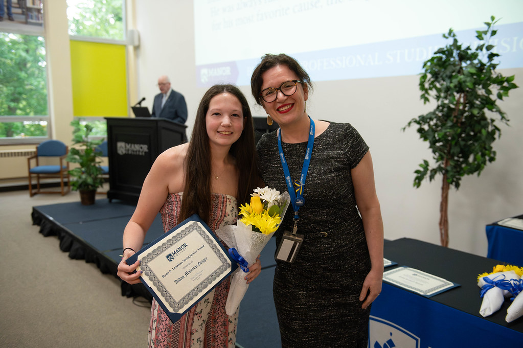 MANOR STUDENT-ATHLETES RECEIVE HONORS AT COLLEGE&rsquo;S ACADEMIC CONVOCATION AWARDS CEREMONY